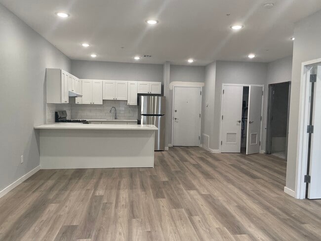 Building Photo - 441-449 E 18th St