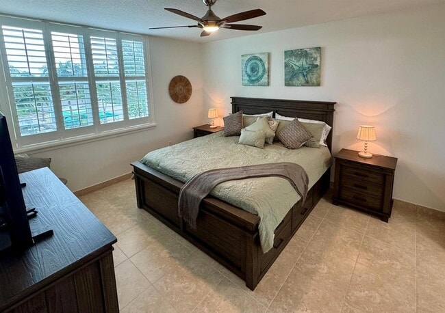 Building Photo - 625 Casa Loma Blvd