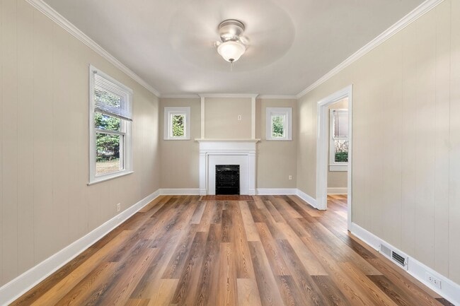 Building Photo - 1015 Martin St