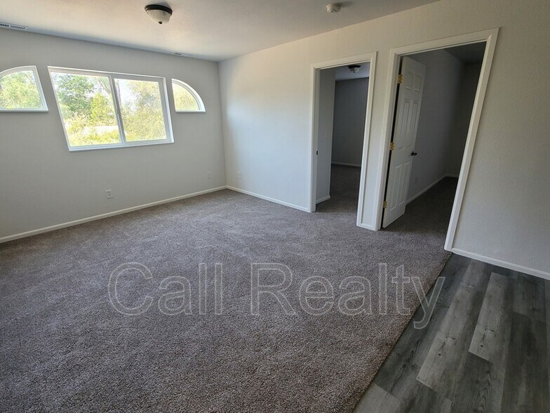 Building Photo - 11122 E Valleyway Ave