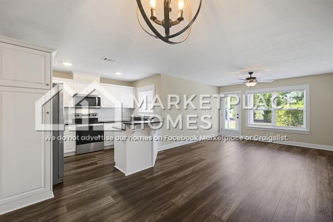 Building Photo - 2219 Perrins Ln