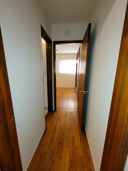 Building Photo - 2360 Walgrove Ave