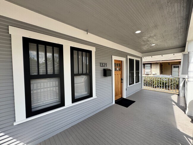 Building Photo - Move-In Ready & Recently Updated 2-Bedroom...