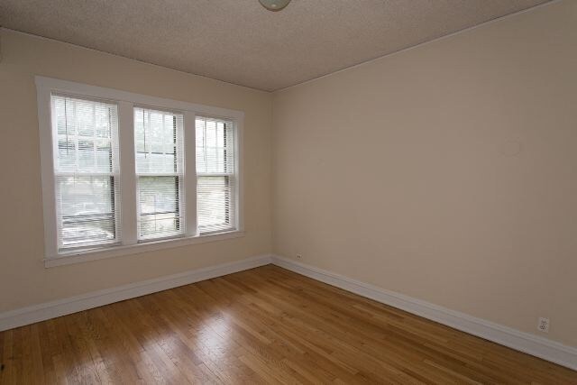 Building Photo - 3522 N Racine Ave