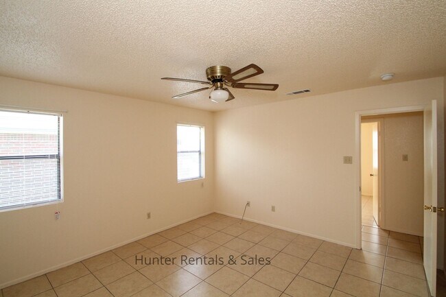 Building Photo - Winfield Estates!