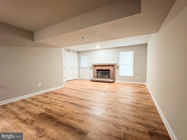 Building Photo - 6337 Littlefield Ct