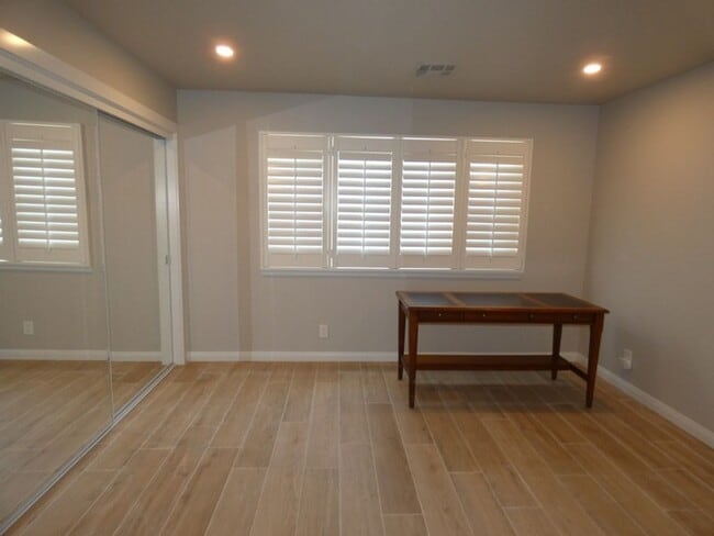 Building Photo - Charming 2 bedroom 2 bath in the heart of ...
