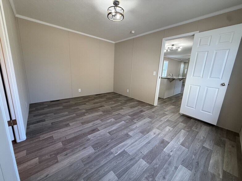 Building Photo - 12501 Apple Ln