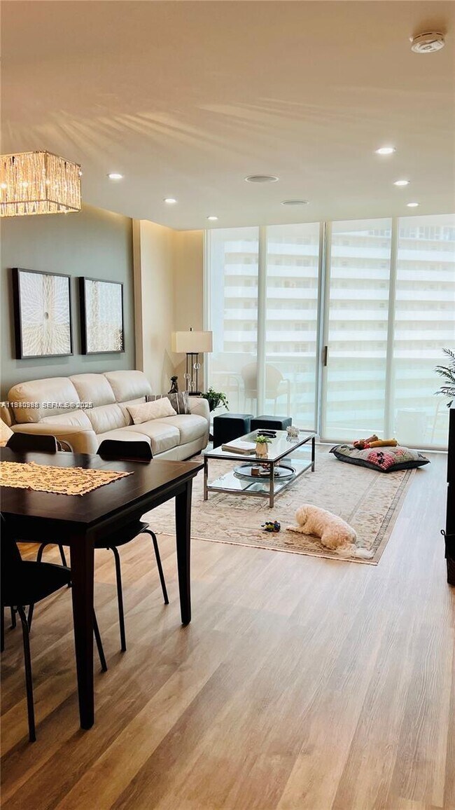 Building Photo - 7900 Harbor Island Dr