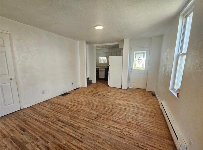Building Photo - 807 Hazlett Ave