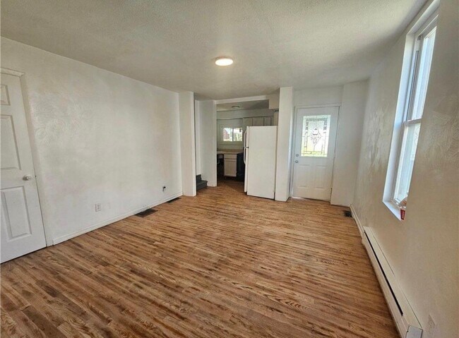 Building Photo - 807 Hazlett Ave