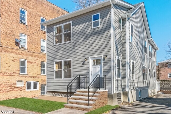 Building Photo - 17 Jersey St