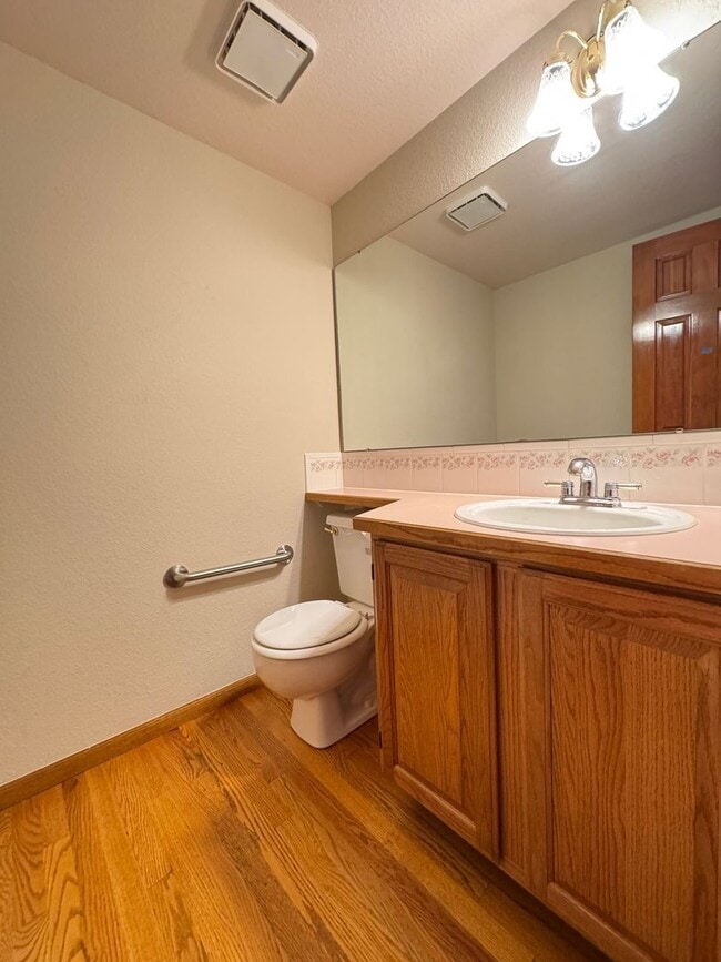 Building Photo - Spacious home in English Ranch