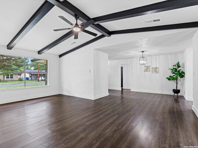 Building Photo - 5026 Lakewood Dr