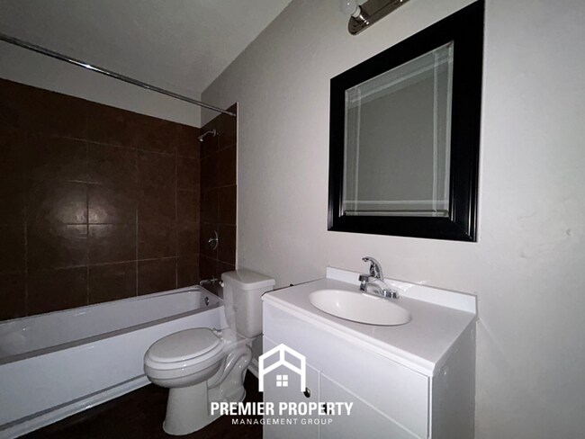 Building Photo - Charming 3BR/2BA Home in 38125 | Vaulted Ceilings, Built-ins & 2-Car Garage