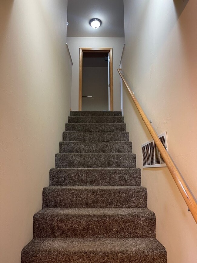 Building Photo - 3 Bed 2.5 Bath in River Rock