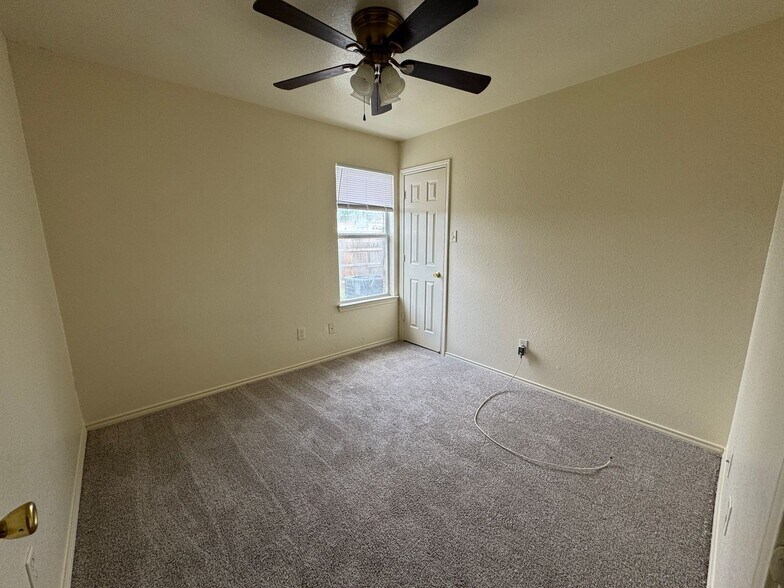 Building Photo - 1300 Dugger Cir