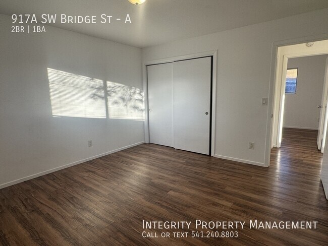 Building Photo - 917 SW Bridge St