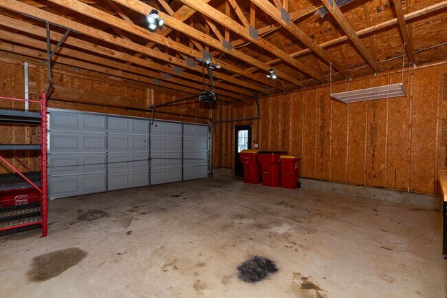 Building Photo - 4 bed, 2.5 bath Single Family Home in Char...