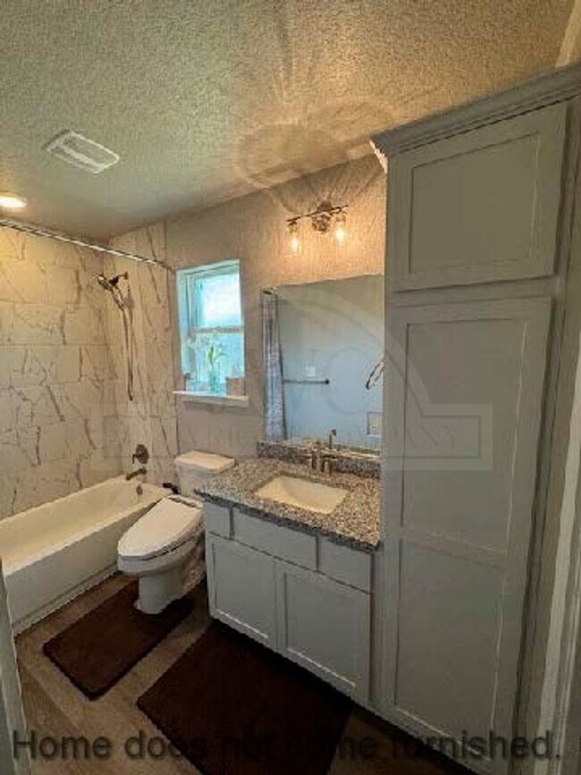 Building Photo - 907 Holliday Dr