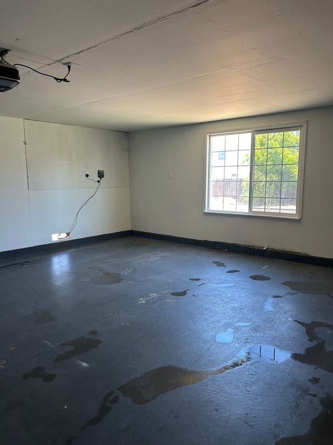 Building Photo - 2813 Vista Palomar