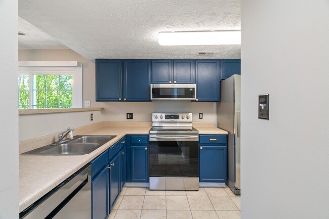 Building Photo - 8295 Oak Terrace Ln