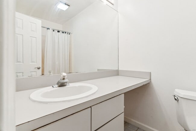 Building Photo - 16 Byington Pl