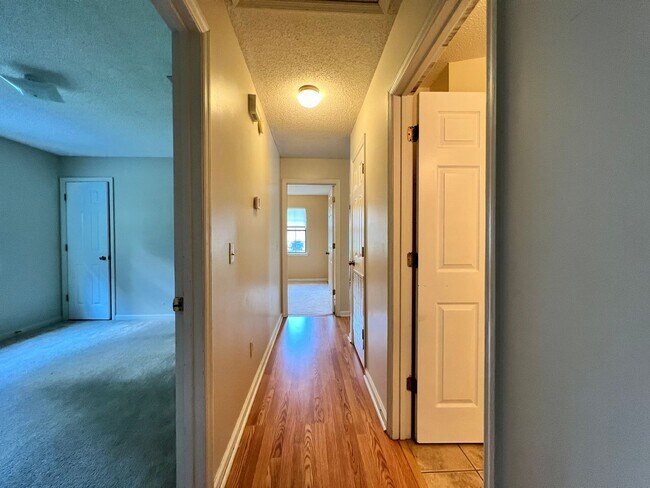 Building Photo - AVAILABLE EARLY APRIL 2026! (No Pets)