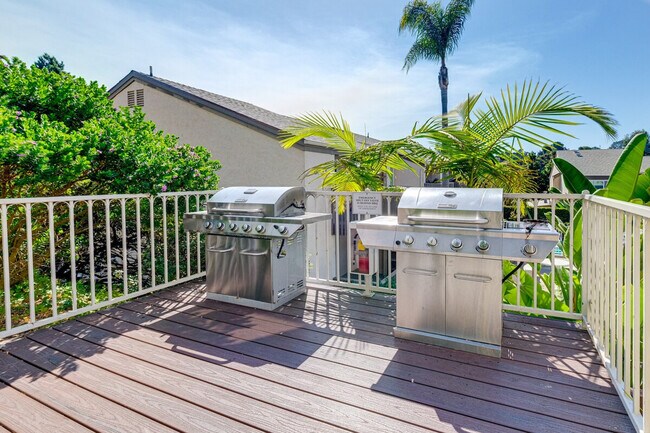 Building Photo - 8540 Via Mallorca Via