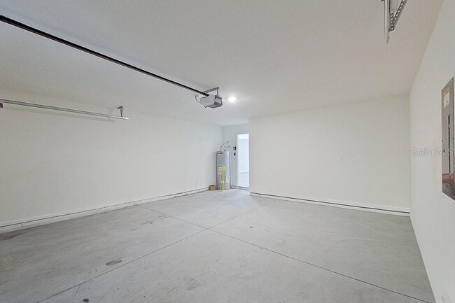 Building Photo - 8740 SW 43rd Ter