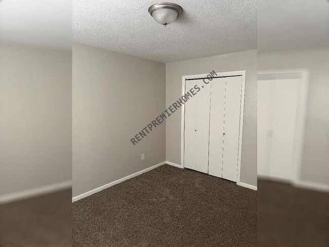 Building Photo - 10801 Excalibur Dr