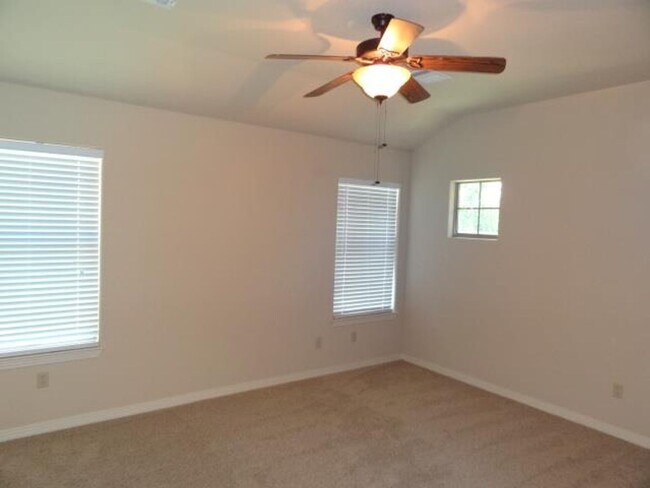 Building Photo - Cottages at Lake Creek / Freestanding One ...