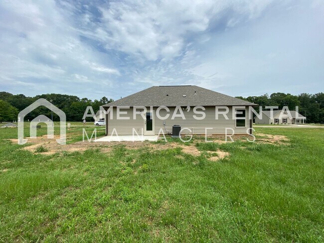 Building Photo - Home for Rent in Talladega, AL!!! Availabl...