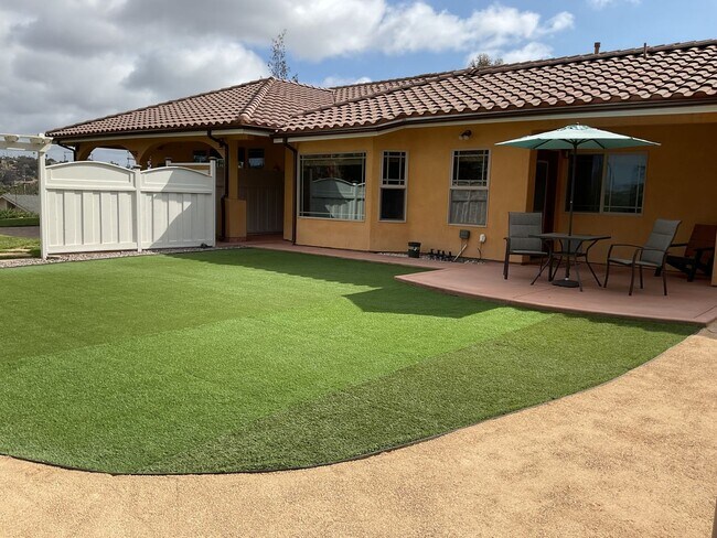 Building Photo - Large Private Yard with View- 1BD/BA ADU