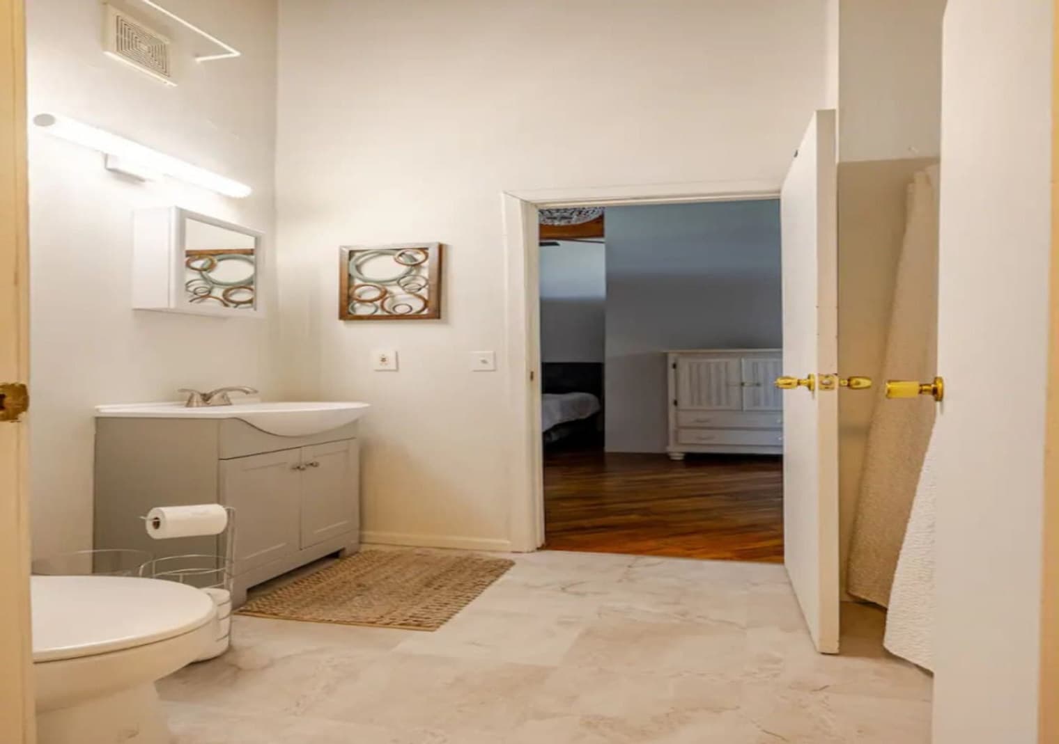 Building Photo - 226 Mt Elliott St