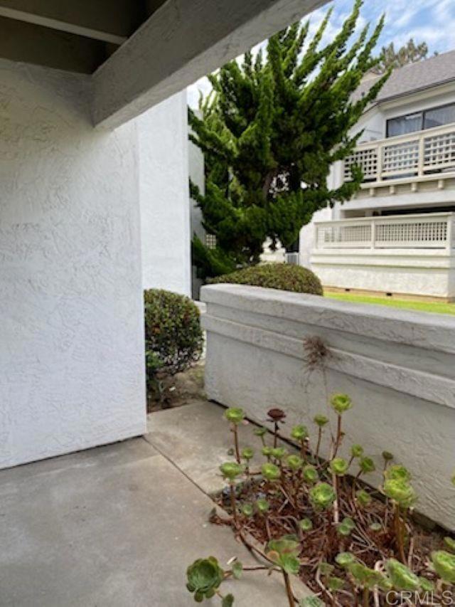 Building Photo - 546 Via De La Valle