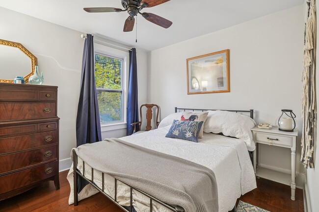 Building Photo - 916 East End Rd