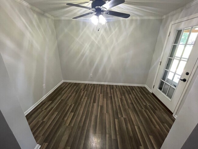 Building Photo - 3 Bedroom Home With Full Basement For Rent