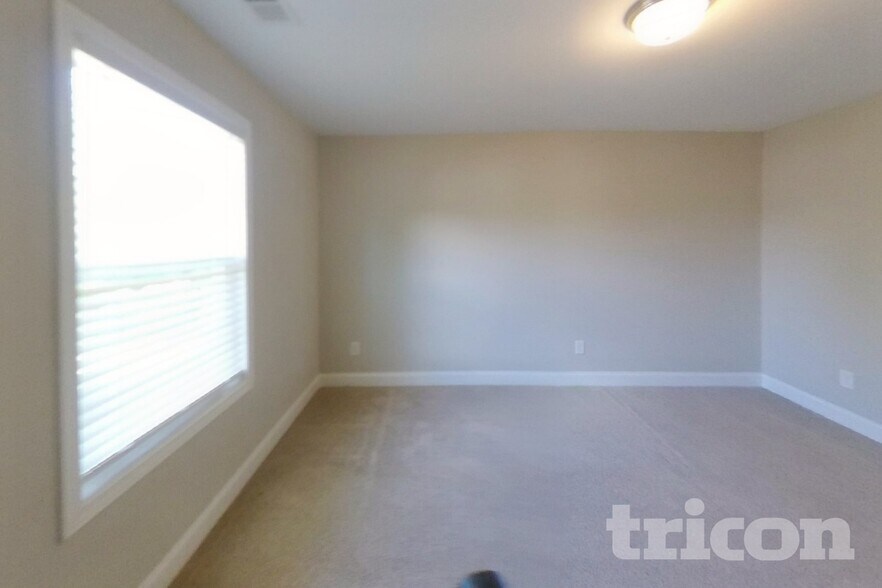 Building Photo - 228 Hallmark Cir