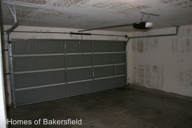 Building Photo - 549 Yellow Meadow Ct