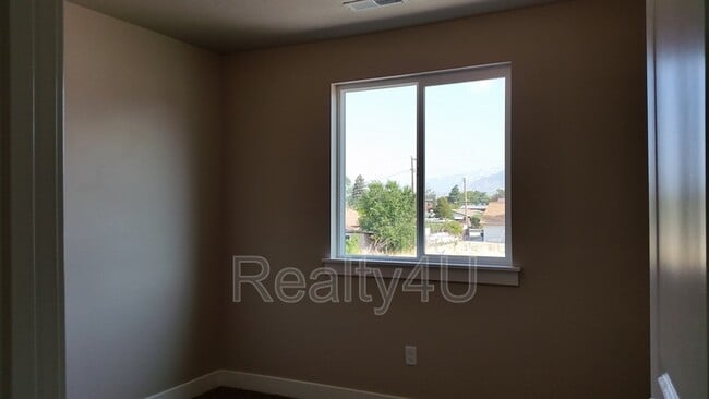 Building Photo - 34 E 300 N