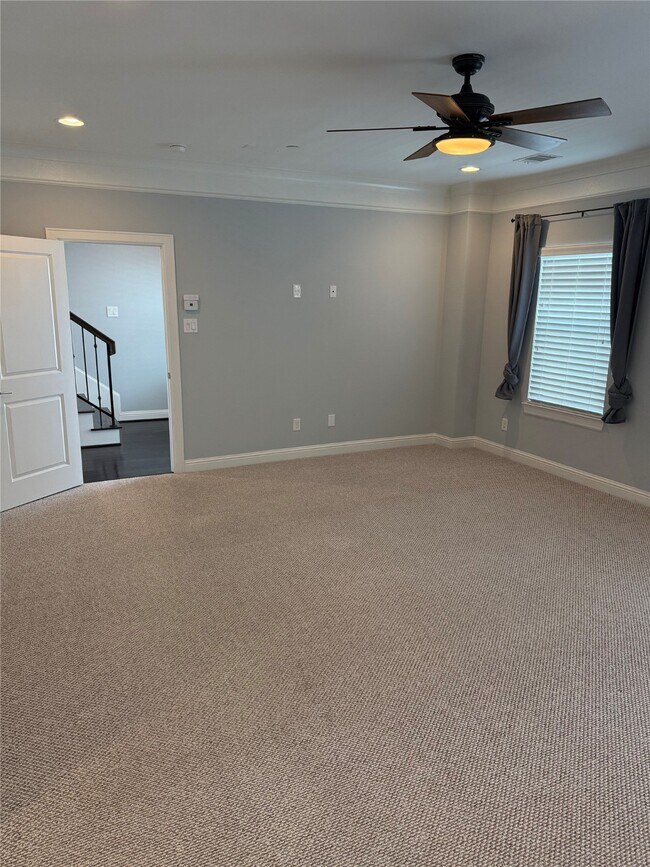 Building Photo - 2522 Hutchins St