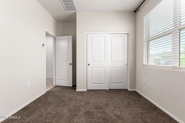 Building Photo - 5267 E Diatomite Dr
