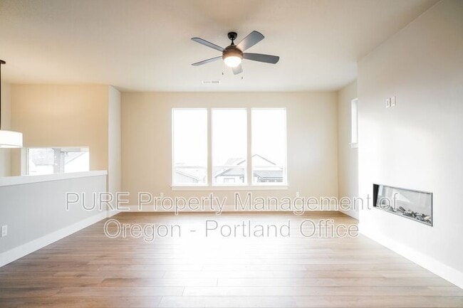 Building Photo - 2659 NE Justus Ave