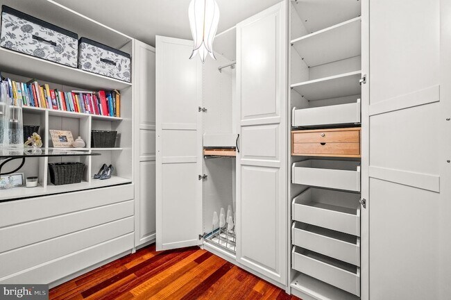 Building Photo - 1520 Dorrance St