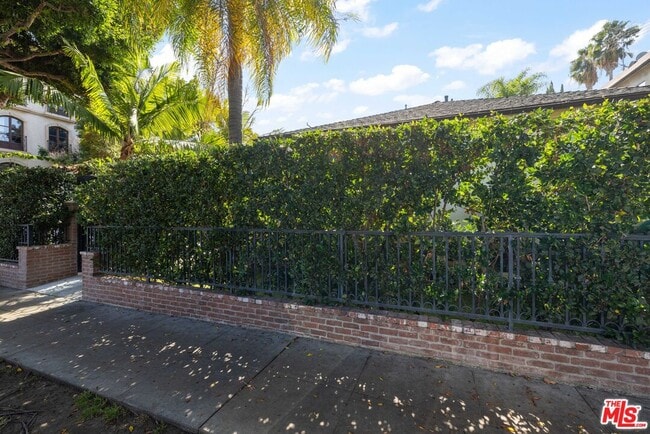 Building Photo - 8948 Burton Way