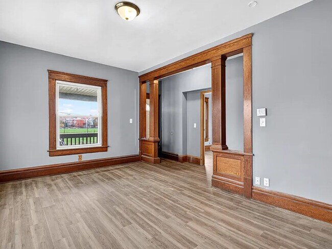 Building Photo - 458 Kling St