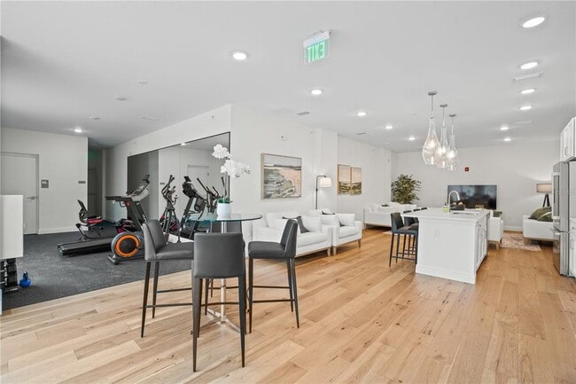 Building Photo - 600 3rd Ave S