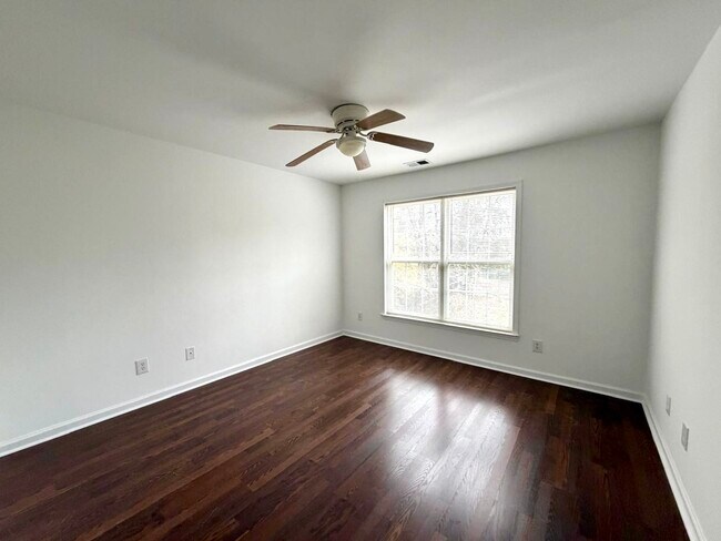 Building Photo - 6229 Bells Mill Dr