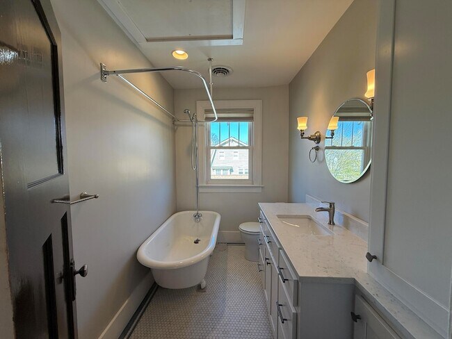 Building Photo - 206 Eveningside Dr